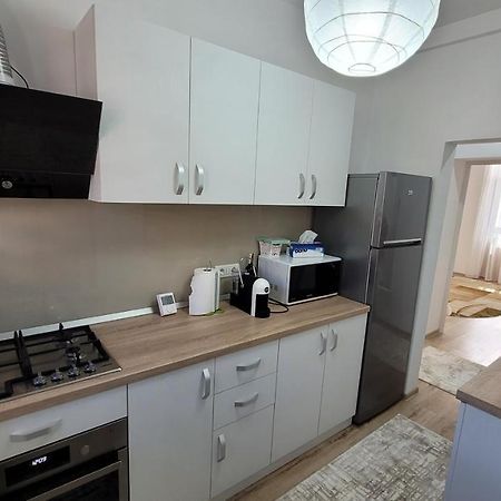 Andy Apartament Petroşani Εξωτερικό φωτογραφία
