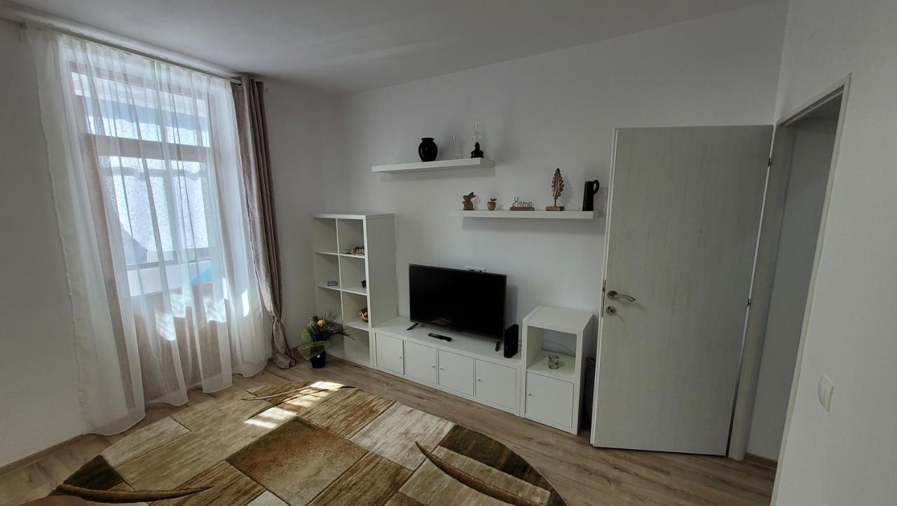 Andy Apartament Petroşani Εξωτερικό φωτογραφία
